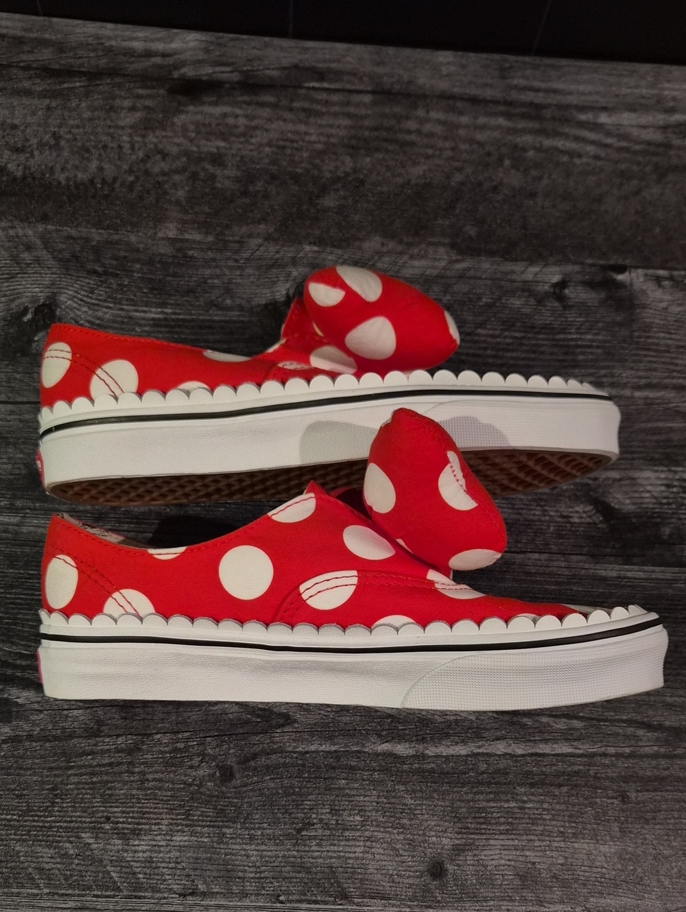 Vans x Disney Minnie Mouse Slipons - Picture 4 of 6
